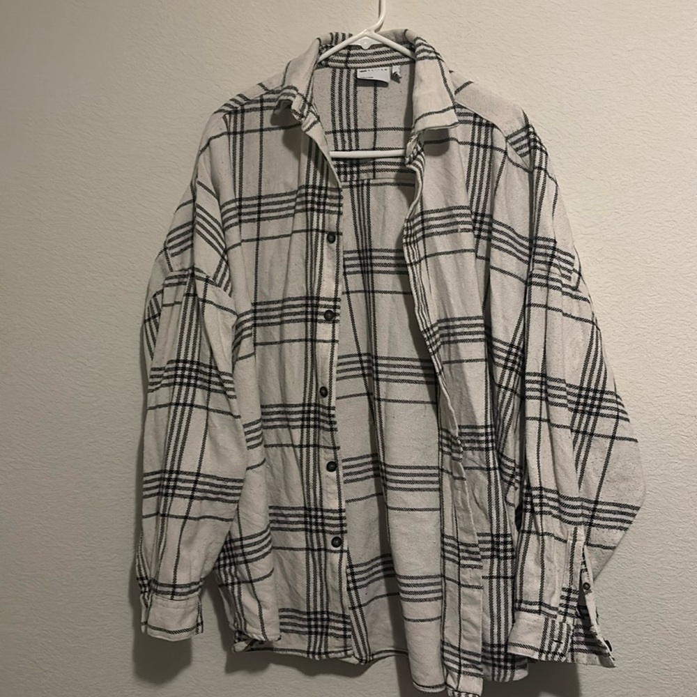 ASOS LONG SLEEVED BUTTON DOWN FLANNEL SHIRT in CREAM/BLACK